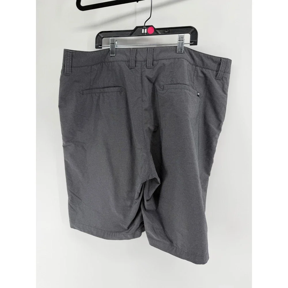 TravisMathew Mens Gray Performance Golf Shorts Size 40 Stretch Flat Front